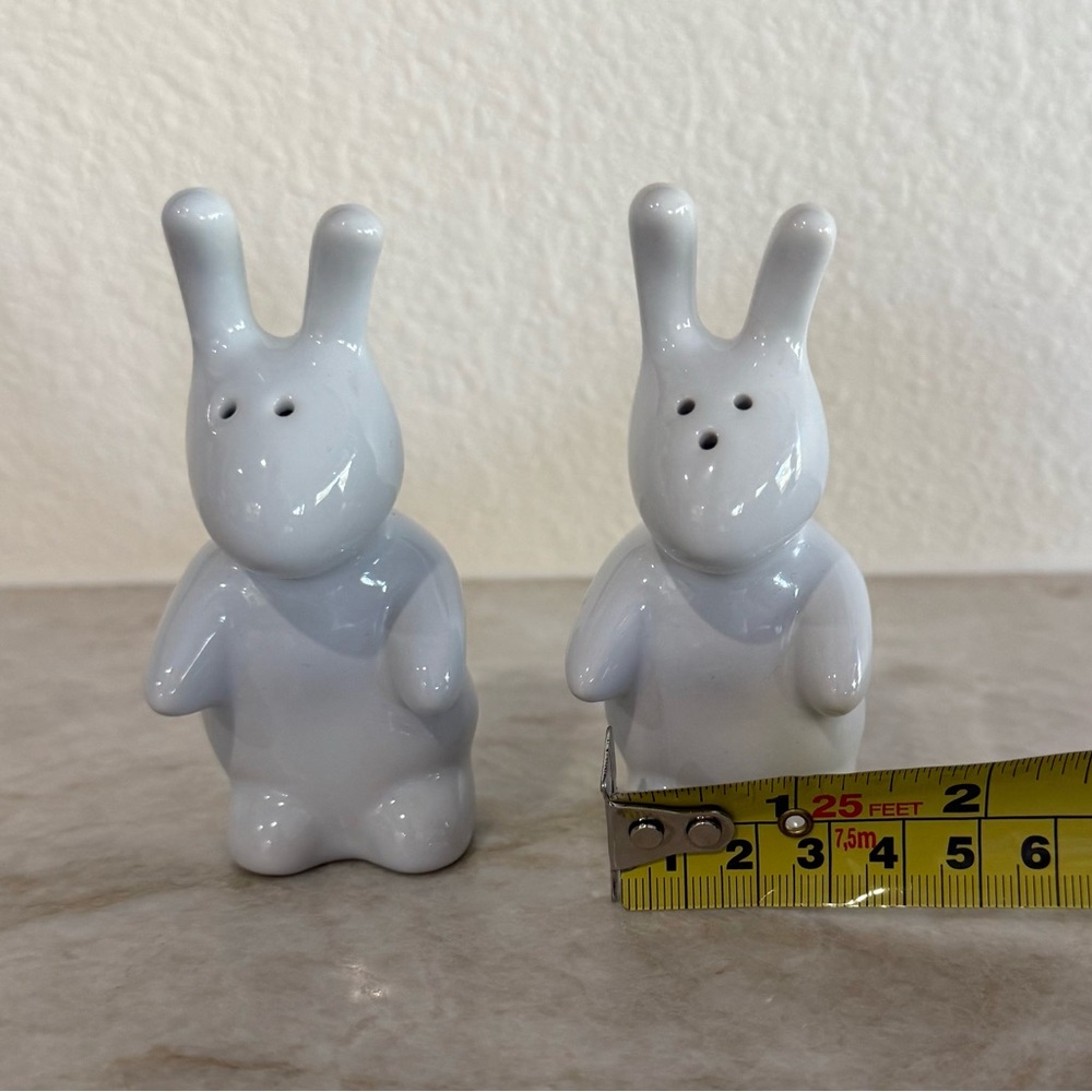 🐰🐰 White Ceramic Bunny Rabbit Salt and Pepper Shakers 🐇🐇 - Picture 8 of 8